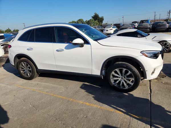 2024 MERCEDES-BENZ GLC — Passenger 3/4