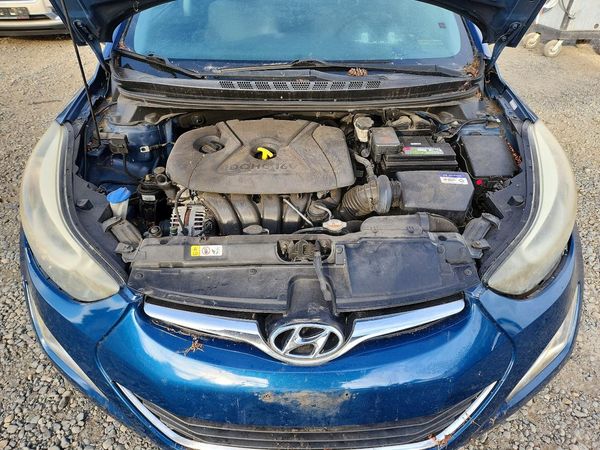 2016 HYUNDAI ELANTRA — Engine bay