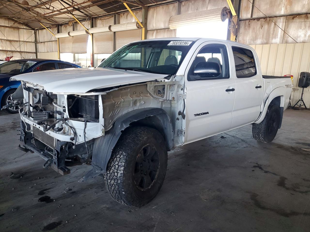 2014 TOYOTA TACOMA Delux Grade — Front 3/4