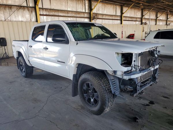 2014 TOYOTA TACOMA Delux Grade — Passenger 3/4