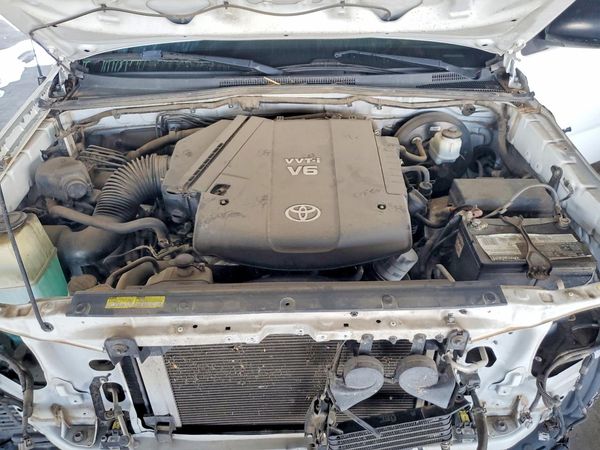 2014 TOYOTA TACOMA Delux Grade — Engine bay