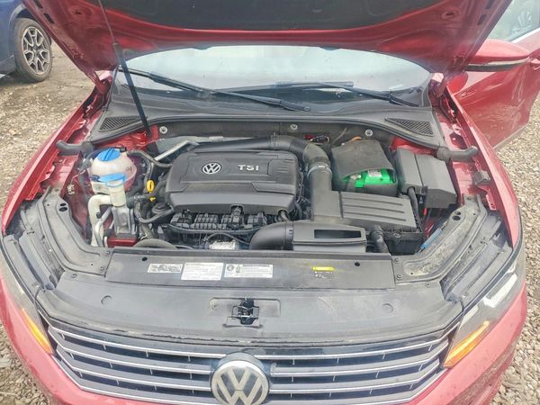 2017 VOLKSWAGEN PASSAT S — Engine bay