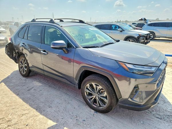 2025 TOYOTA RAV4 Limited — Passenger 3/4