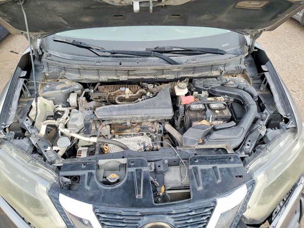 2018 NISSAN ROGUE — Engine bay