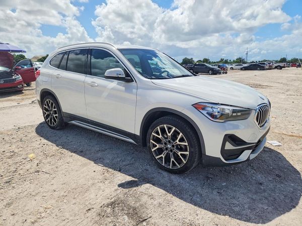 2021 BMW X1 sDrive28i — Passenger 3/4