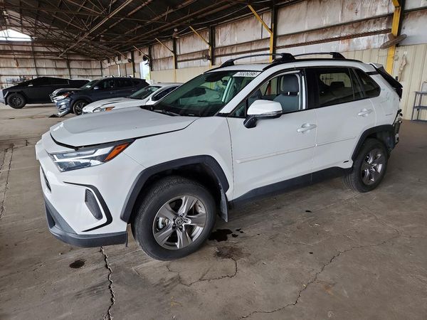 2024 TOYOTA RAV4 XLE — Front 3/4