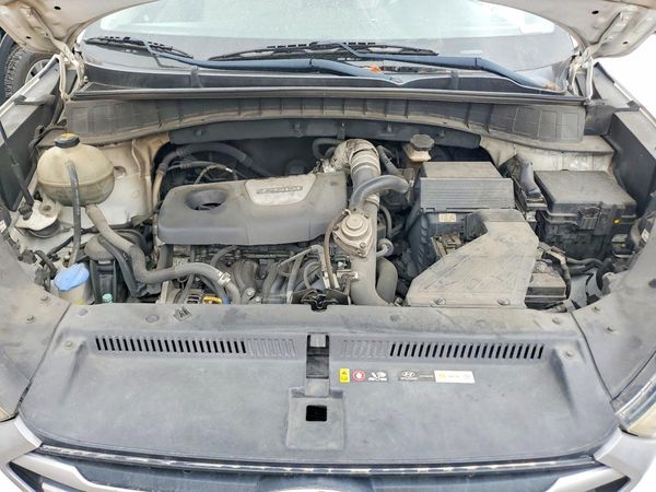 2017 HYUNDAI TUCSON — Engine bay
