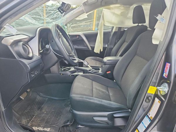 2017 TOYOTA RAV4 LE — DENT