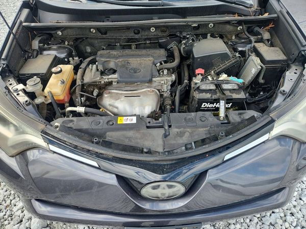 2017 TOYOTA RAV4 LE — Engine bay