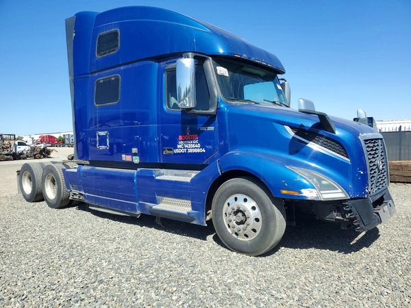 2020 VOLVO VNL — Passenger 3/4