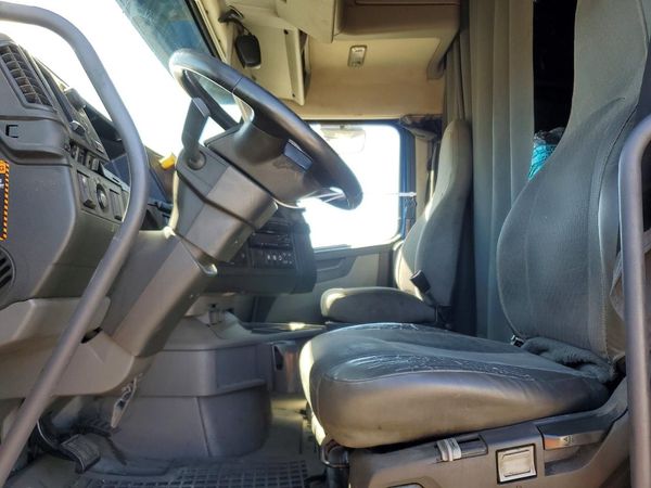 2020 VOLVO VNL — DENT