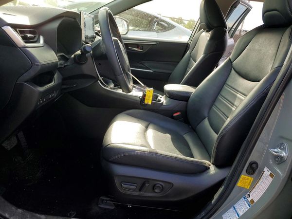 2021 TOYOTA RAV4 XLE Premium HV — DENT