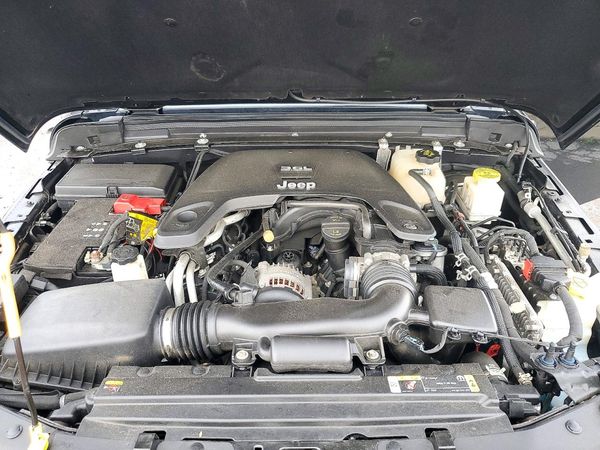 2021 JEEP GLADIATOR Sport — Engine bay