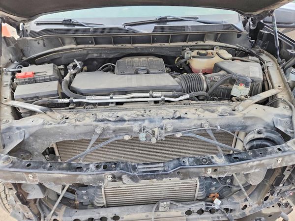 2019 CHEVROLET SILVERADO LT — Engine bay