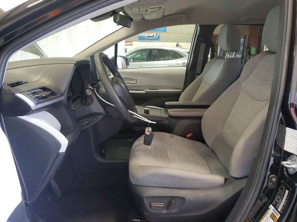 2025 TOYOTA SIENNA LE — DENT