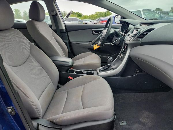 2016 HYUNDAI ELANTRA — DENT