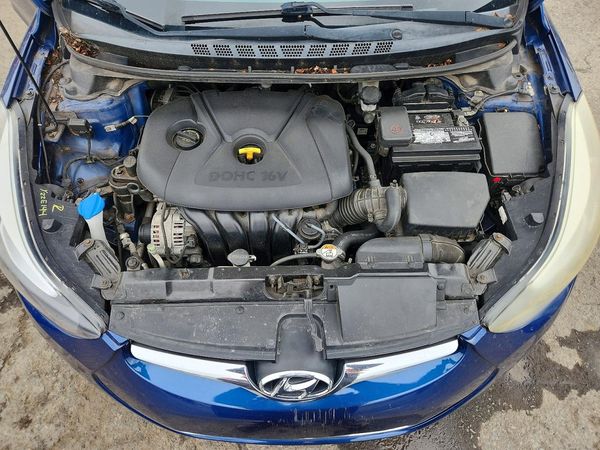 2016 HYUNDAI ELANTRA — Engine bay