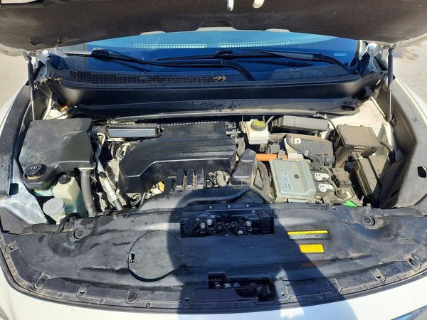 2014 INFINITI QX60 — Engine bay