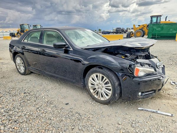 2013 CHRYSLER 300 Base — Passenger 3/4