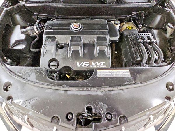 2012 CADILLAC SRX Premium — Engine bay