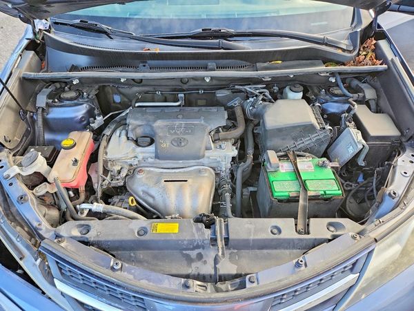 2014 TOYOTA RAV4 Sports — Engine bay