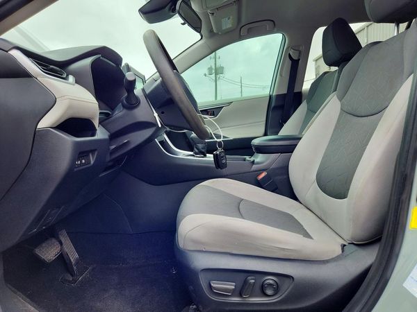 2021 TOYOTA RAV4 XLE HV — DENT