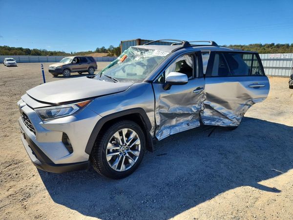 2020 TOYOTA RAV4 XLE Premium — Front 3/4