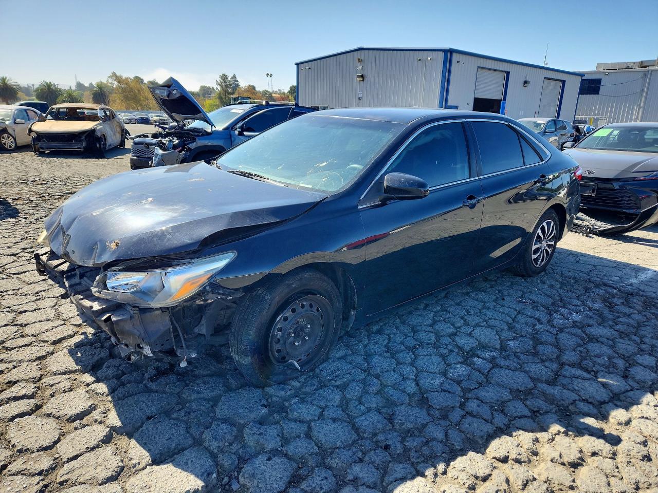 2016 TOYOTA CAMRY — Front 3/4