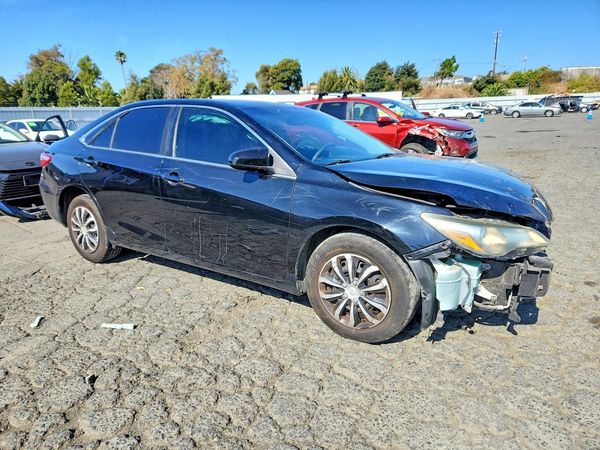 2016 TOYOTA CAMRY — Passenger 3/4