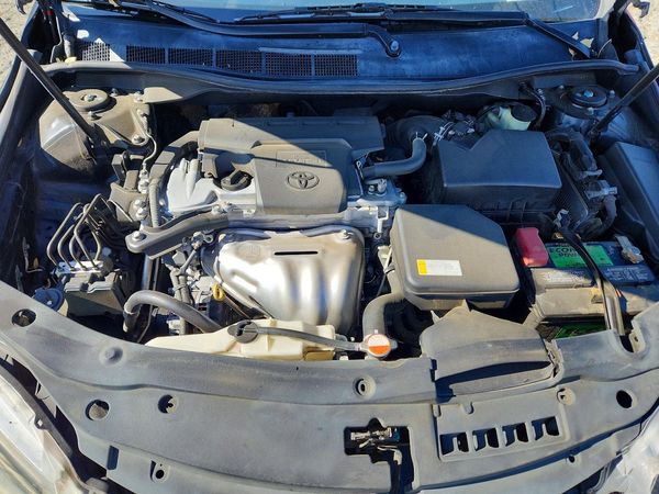 2016 TOYOTA CAMRY — Engine bay