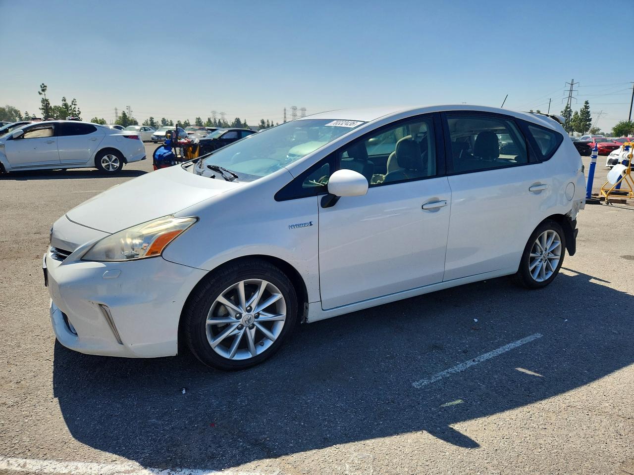 2014 TOYOTA PRIUS — Front 3/4