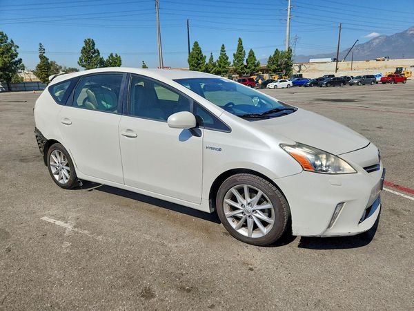 2014 TOYOTA PRIUS — Passenger 3/4