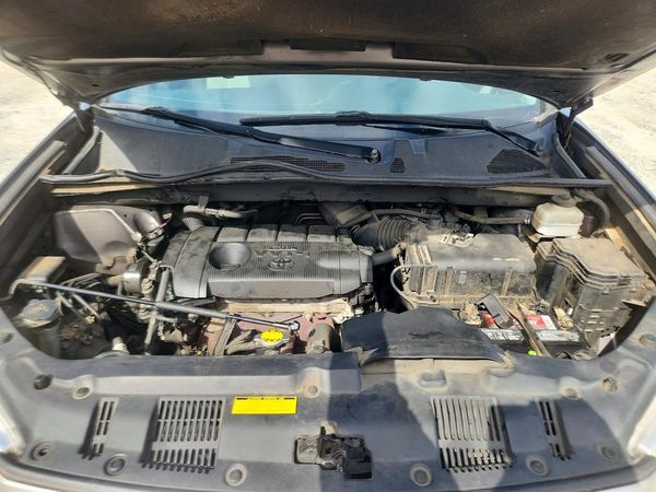 2013 TOYOTA HIGHLANDER Base/Hybrid — Engine bay