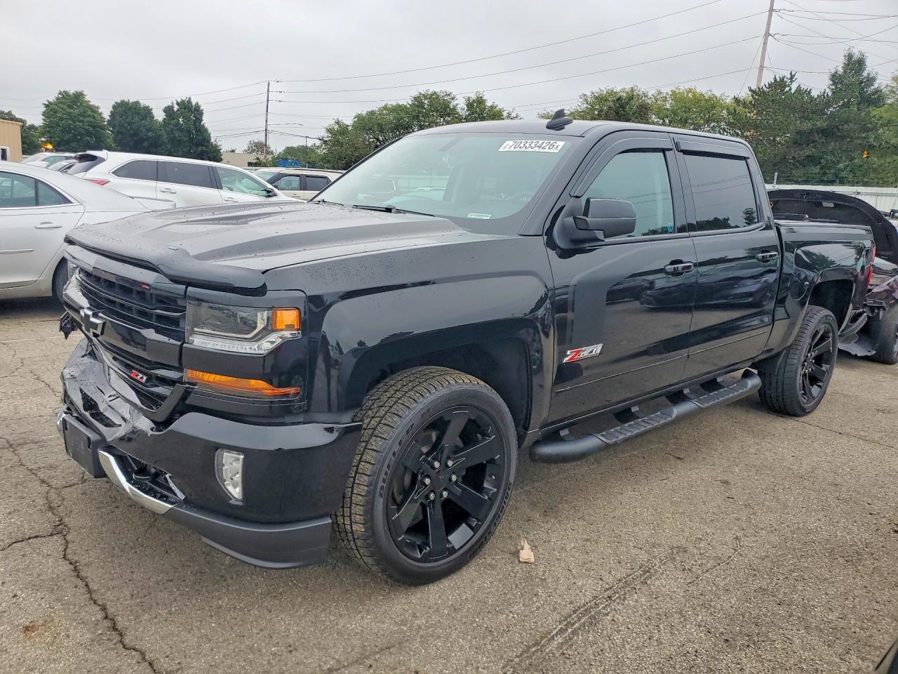 2017 CHEVROLET SILVERADO LT — Front 3/4