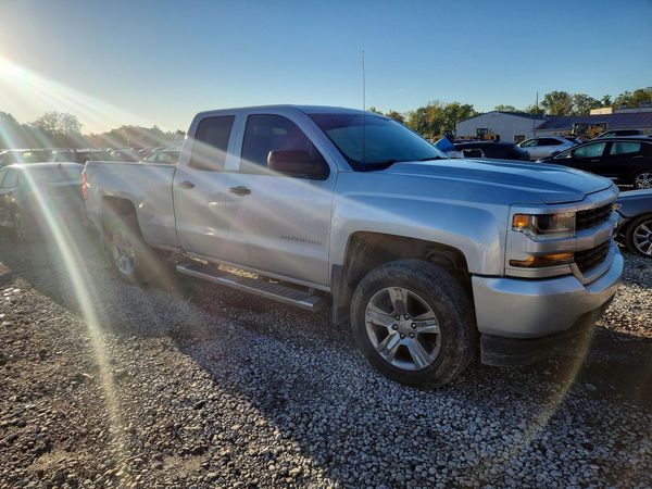 2017 CHEVROLET SILVERADO Custom — Passenger 3/4