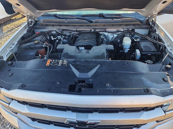 2017 CHEVROLET SILVERADO Custom — Engine bay