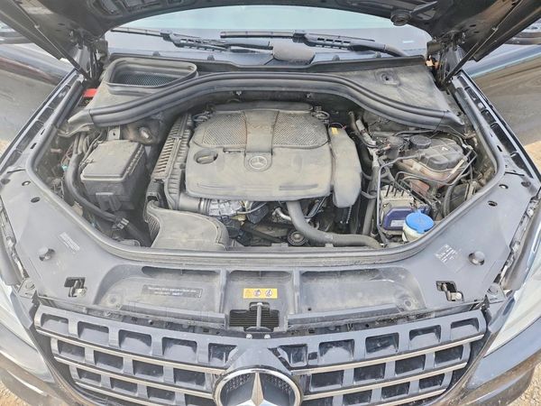 2014 MERCEDES-BENZ ML ML350 4-MATIC — Engine bay