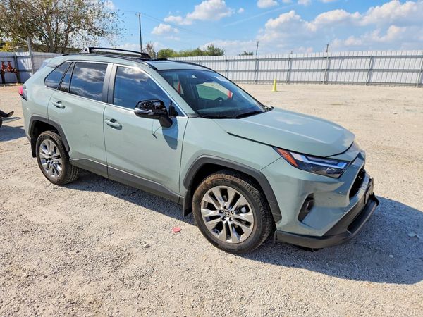 2023 TOYOTA RAV4 XLE Premium — Passenger 3/4