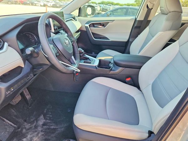2023 TOYOTA RAV4 XLE Premium — DENT