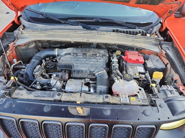 2021 JEEP RENEGADE Latitude — Engine bay