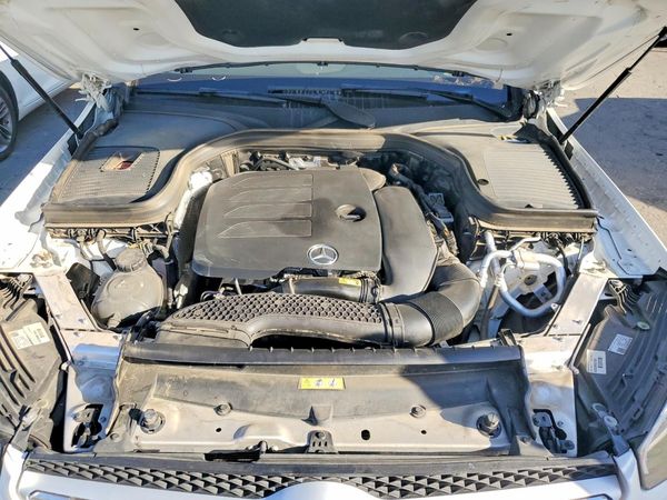 2020 MERCEDES-BENZ GLC GLC300-4M — Engine bay