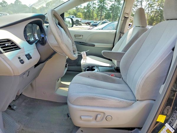 2012 TOYOTA SIENNA — DENT