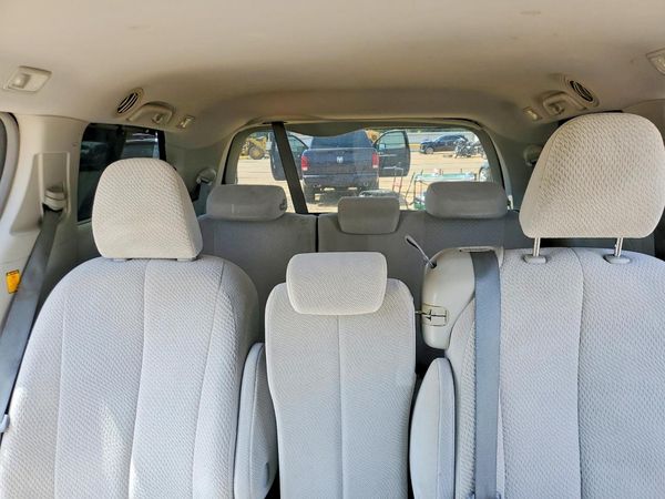 2012 TOYOTA SIENNA — SUVN