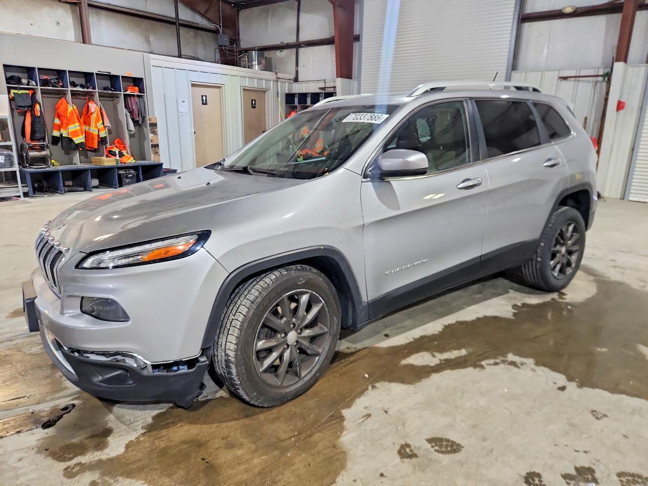 2015 JEEP CHEROKEE Limited — Front 3/4