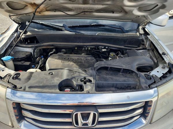 2012 HONDA PILOT EX-L — Engine bay