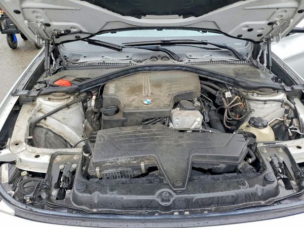 2014 BMW 328 xDrive GT — Engine bay