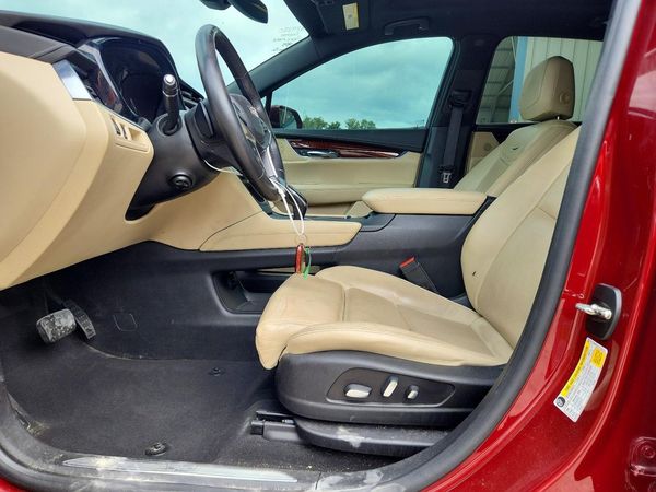 2017 CADILLAC XT5 Luxury — DENT