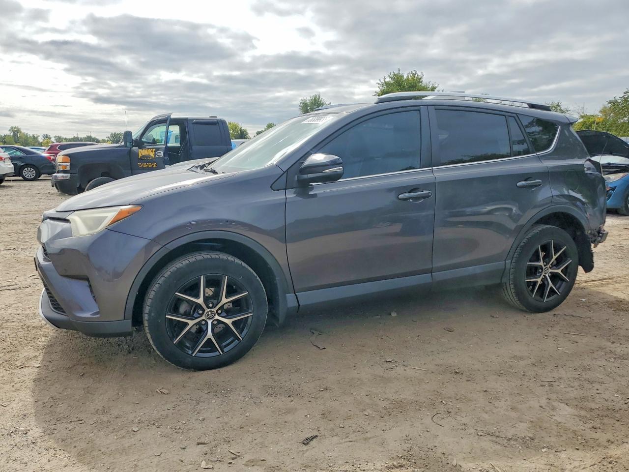 2016 TOYOTA RAV4 SE (S Grade) — Front 3/4