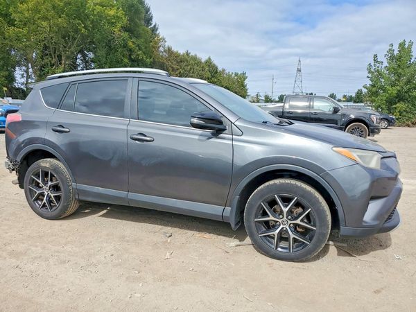 2016 TOYOTA RAV4 SE (S Grade) — Passenger 3/4