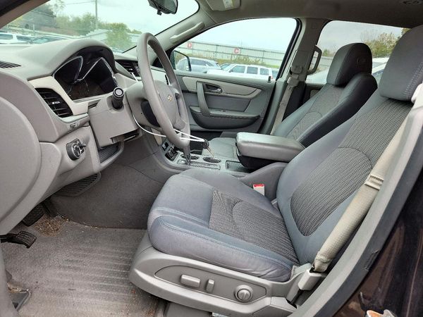 2017 CHEVROLET TRAVERSE LS — DENT